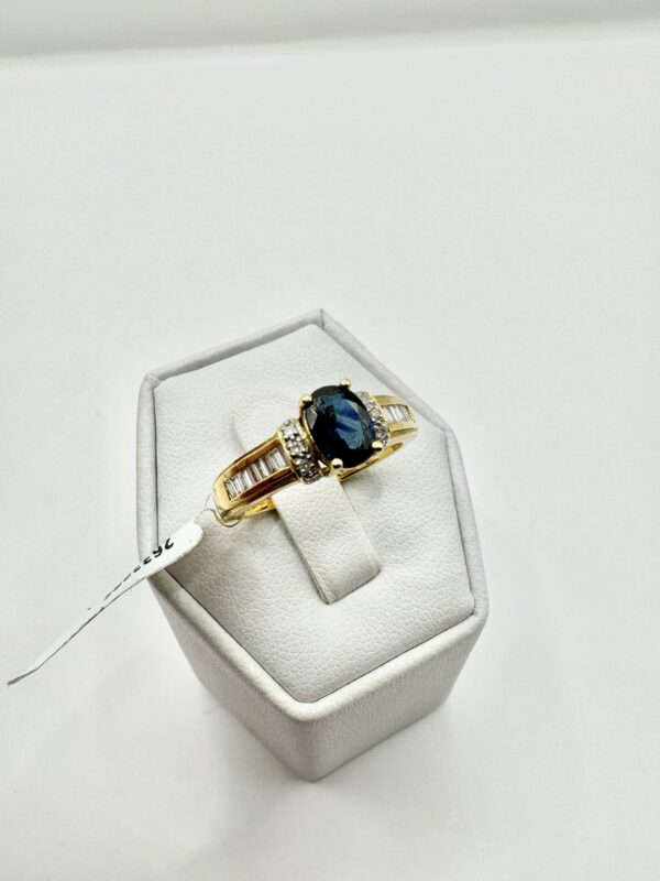 18ct Yellow Gold Sapphire Diamond Ring - Image 2
