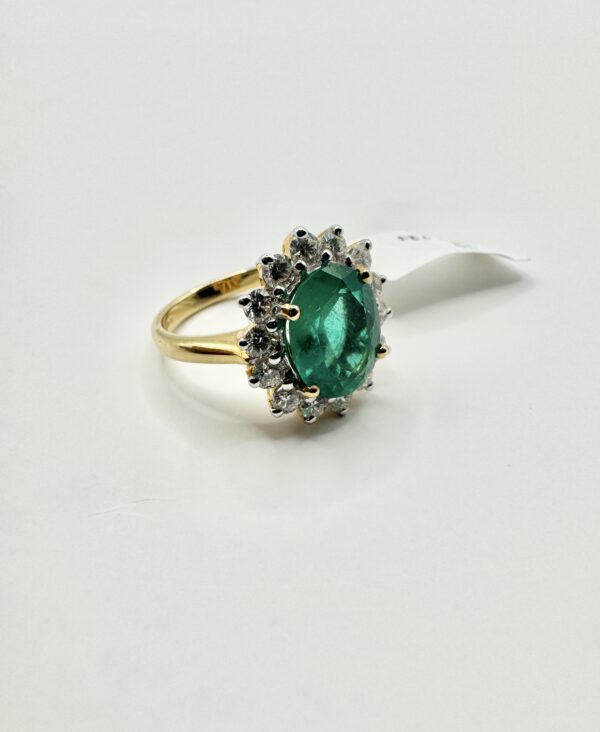 18ct Yellow Gold Colombian Emerald 2.90ct  Oval Diamond ring - Image 3